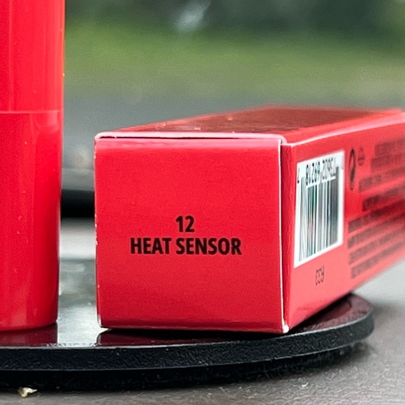 💄HP💄MAC Squirt Plumping Gloss Stick in HEAT SENSOR - Picture 4 of 11
